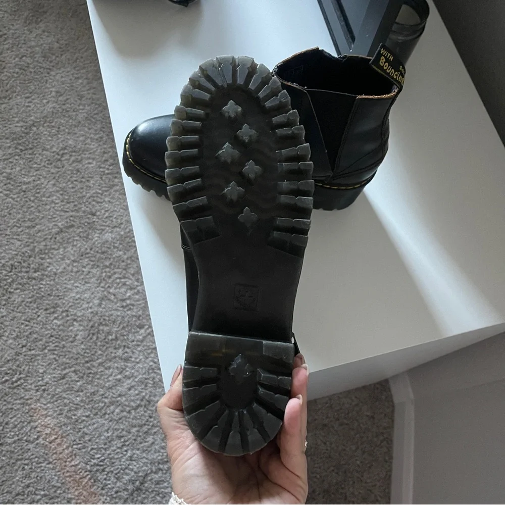 Dr. Martens Rometty II boots, size 9. Lightly worn. - Picture 4 of 6